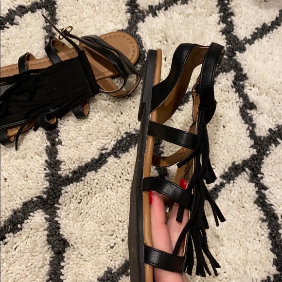 Women’s Size 7 Fringe sandals - Picture 6 of 6